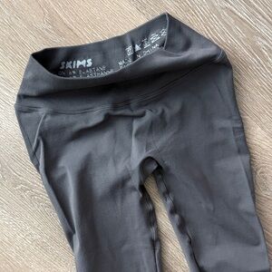 SKIMS Charcoal Leggings